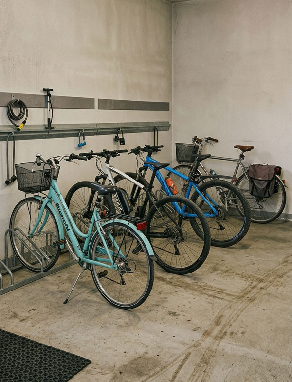 Bike room sicura per biciclette ad Arqué Apartments